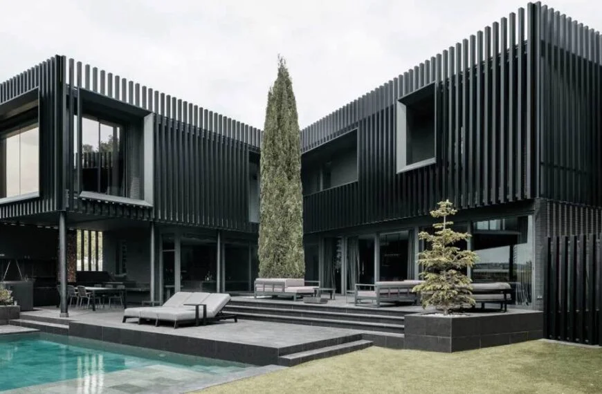 black house Exterior