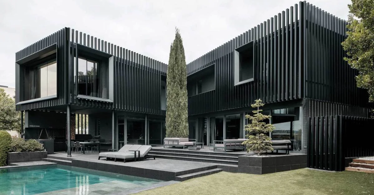 black house Exterior