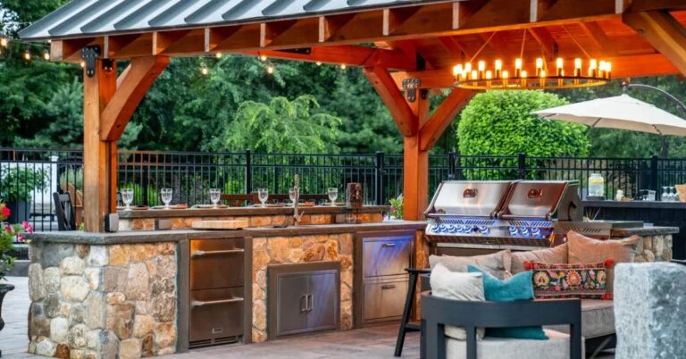 Outdoor Kitchen Patio